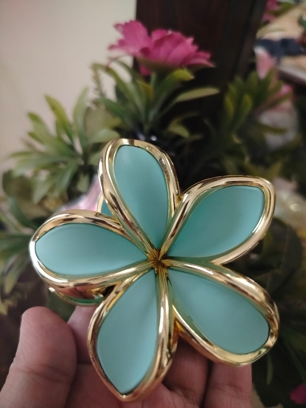 Flower claw clip Golden outline