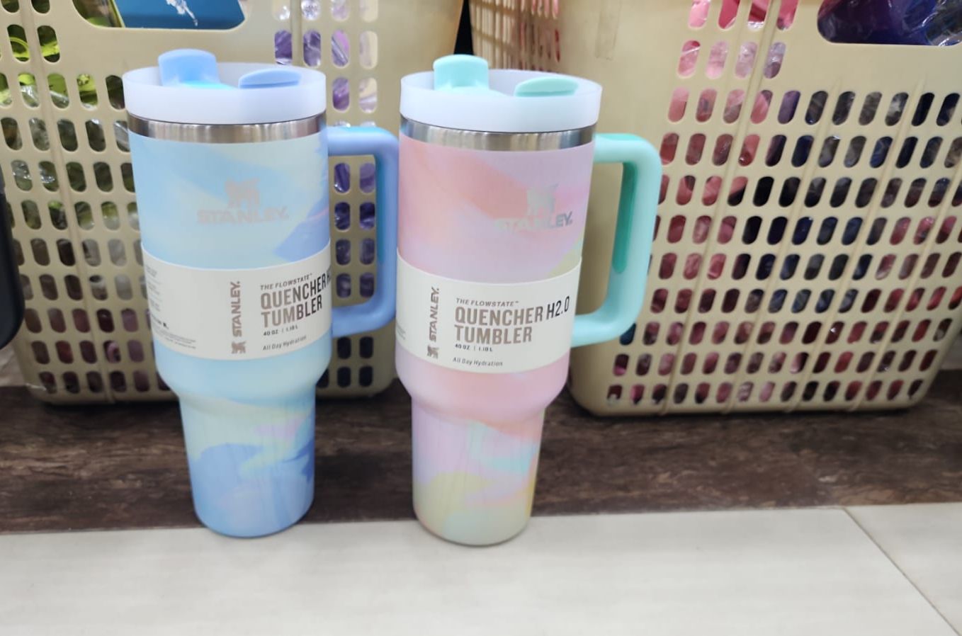 Stanley Quencher H2.0 Tumbler Cup 40oz/1.18L Stainless Steel Tumbler with Straw Lid - Double Wall Vacuum Insulated Car Travel Mug