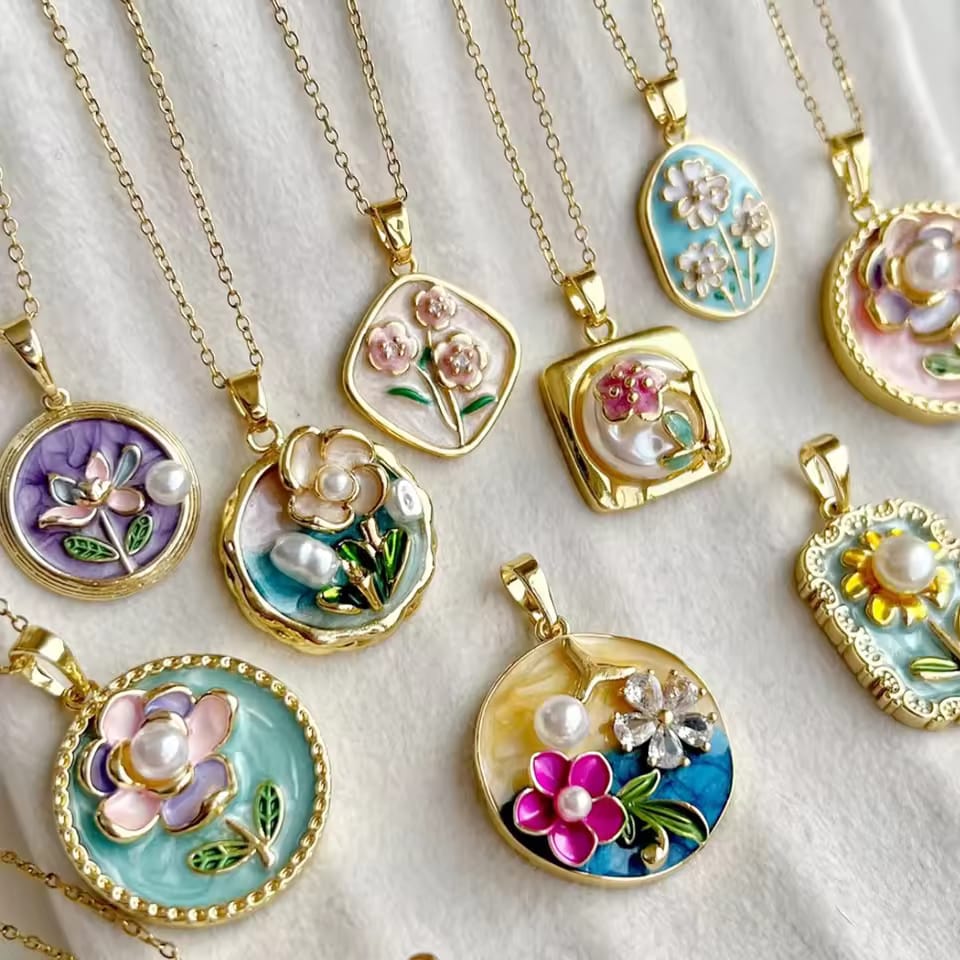 Pinterest Vintage style pendant necklace