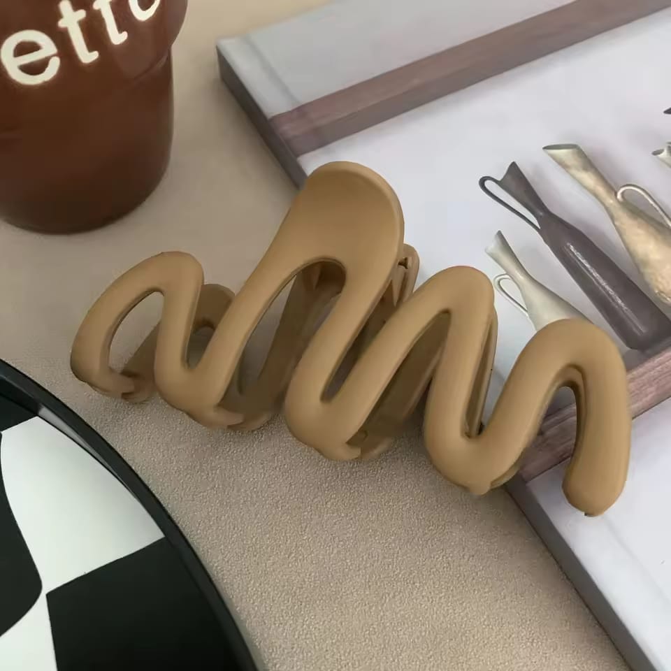 Wavy matt Hair clip