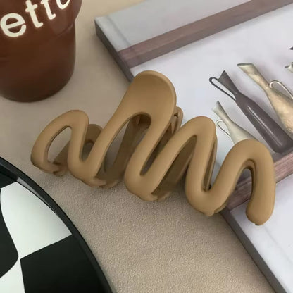 Wavy matt Hair clip