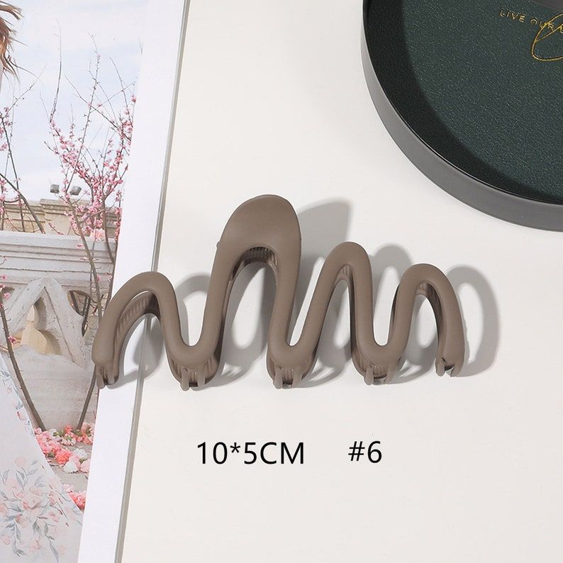 Wavy matt Hair clip