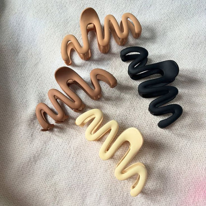 Wavy matt Hair clip