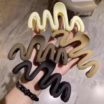 Wavy matt Hair clip